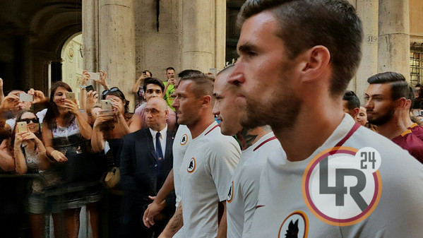 juan jesus totti nainggolan strootman via del corso 3