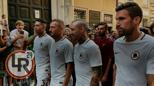 juan jesus totti nainggolan strootman via del corso 4