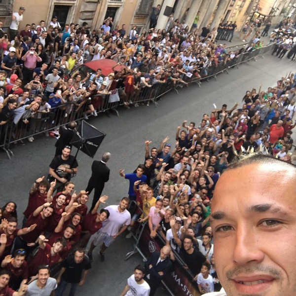 nainggolan selfie tifosi