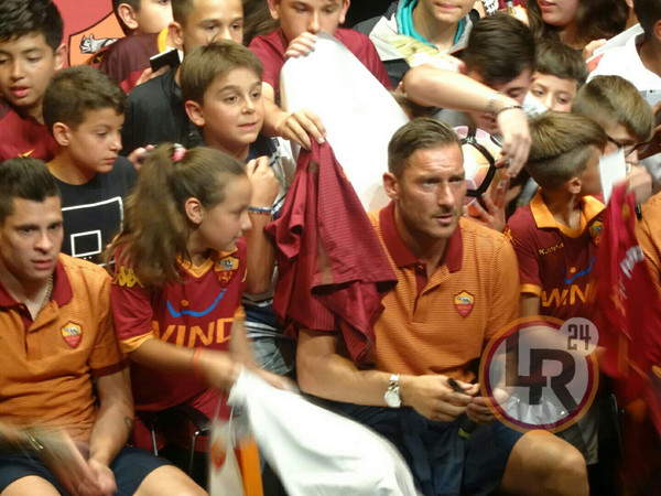 totti autografi lr24