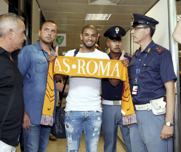 AS Roma New Signing Bruno Peres Arrives at Rome