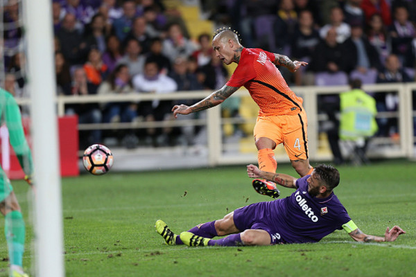 nainggolan tiro palo fiorentina