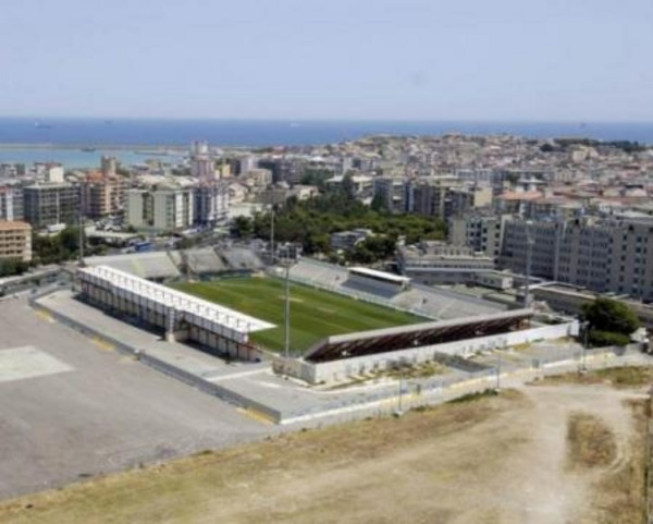 lo-stadio-comunale-ezio-scida-di-crotone_735107