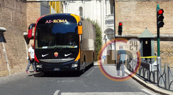 pullman roma lascia vaticano