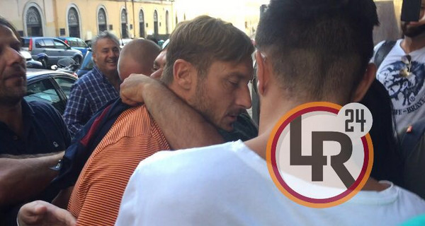 totti felpa rubata