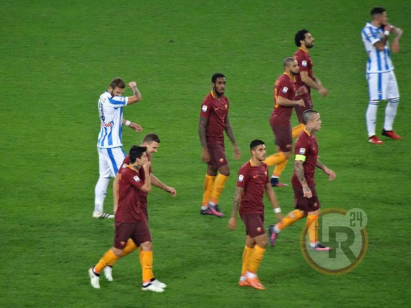 Roma Pescara esultanza squadra gol (3)