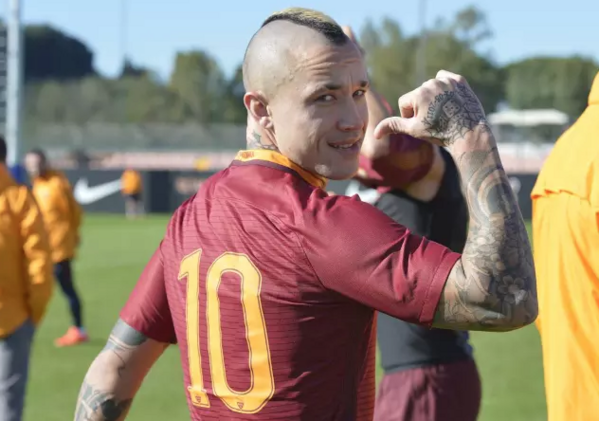 nainggolan con maglia 10_foto asroma