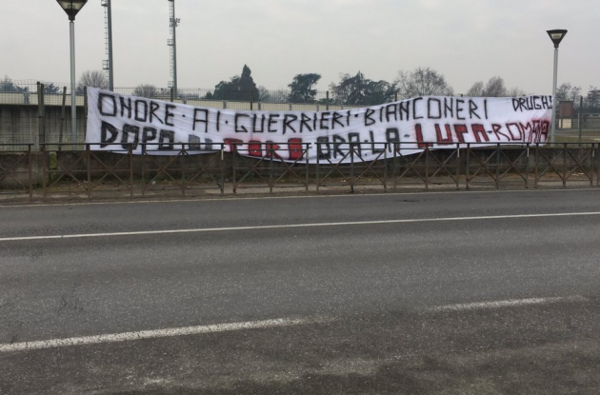 striscione juventus vinovo pre roma