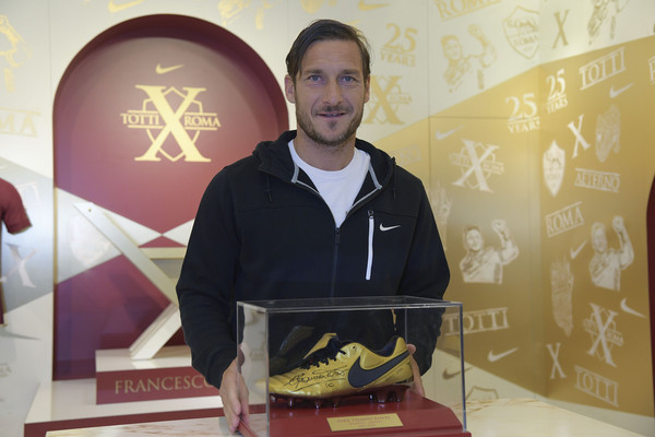 Francesco Totti Visits Nike Store