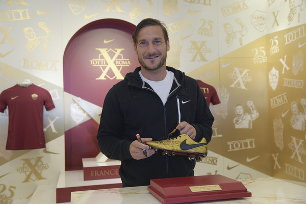 Francesco Totti Visits Nike Store