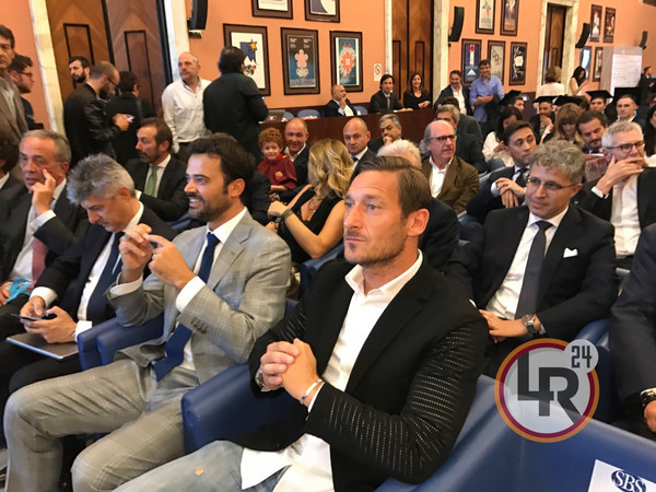 totti diploma honoris causa lr24