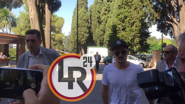 mario rui arriva a villa stuart lr24