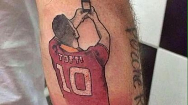 tatuaggio selfie totti