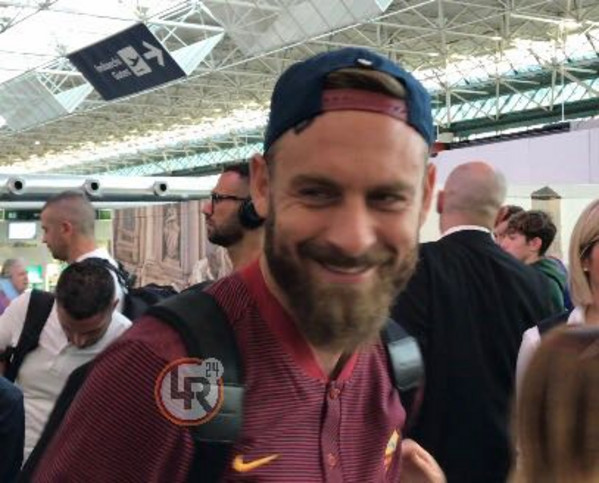 de rossi sorriso mezzo busto