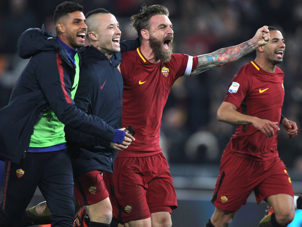 AS Roma v SS Lazio esultanza de rossi nainggolan