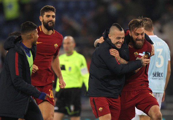 AS Roma v SS Lazio esultanza de rossi nainggolan fazio