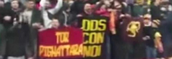 striscione liverpool roma pro de santis