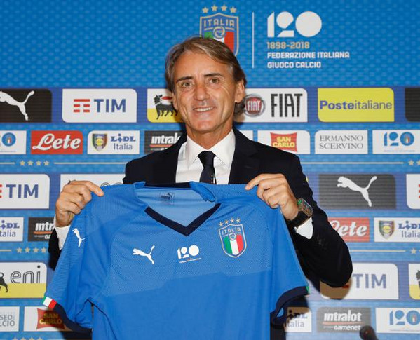 Roberto Mancininella sua prima conferenza stampa da commissario tecnico della Nazionale