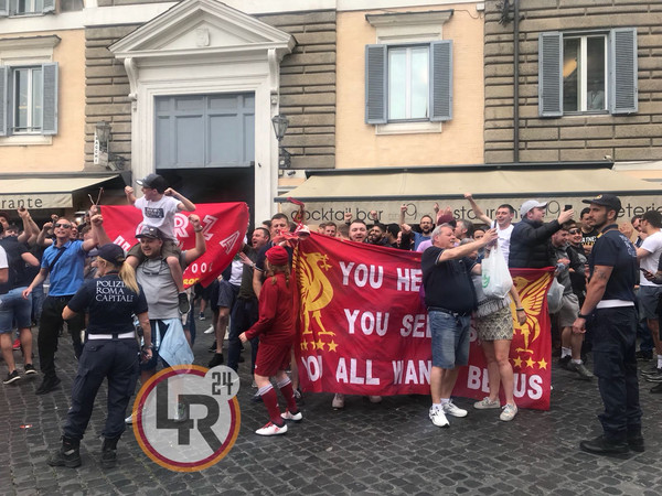 roma liverpool tifosi striscione