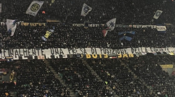 striscione curva nord inter nainggolan