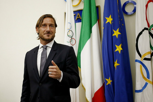 Francesco Totti si dimette dalla AS Roma, conferenza stampa nel salone d'onore del CONI