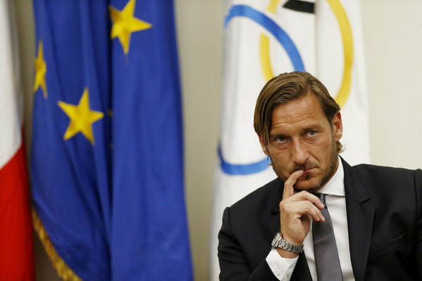 Francesco Totti si dimette dalla AS Roma, conferenza stampa nel salone d'onore del CONI