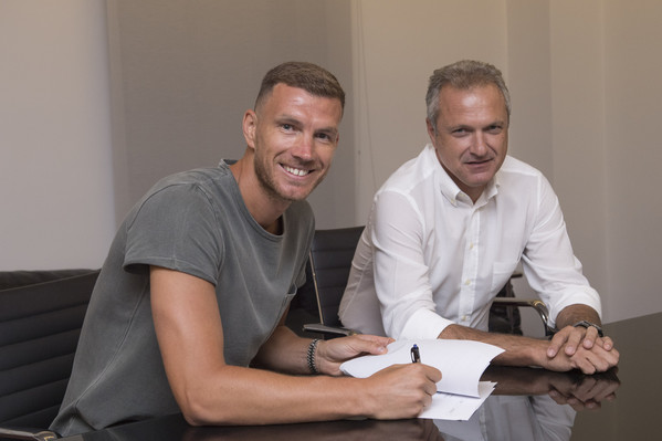 AS Roma, Edin Dzeko firma il rinnovo del contratto