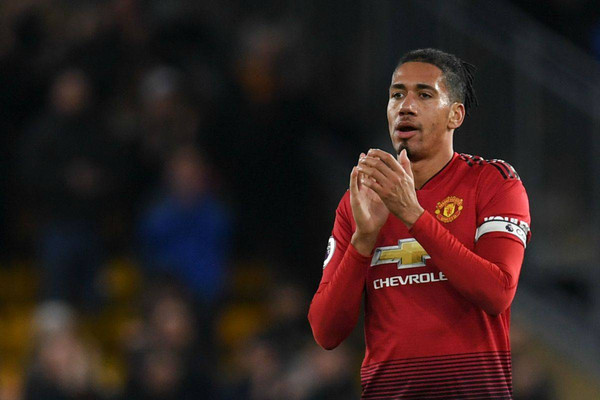 smalling applauso