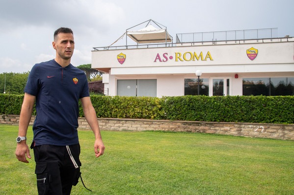 AS Roma, Nikola Kalinic visita il centro sportivo Fulvio Bernardini