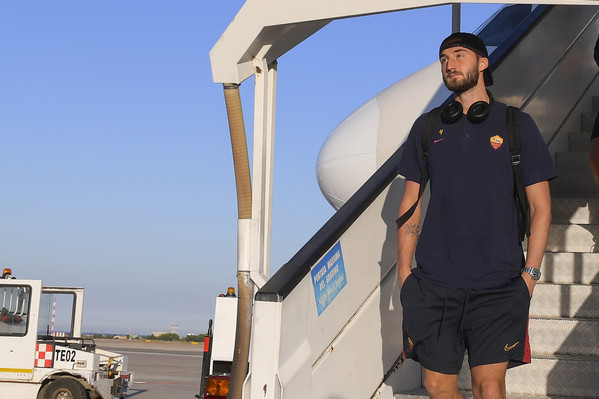 AS Roma, l'arrivo all'aeroporto di Brindisi