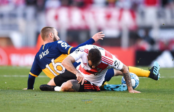 de rossi tackle superclasico