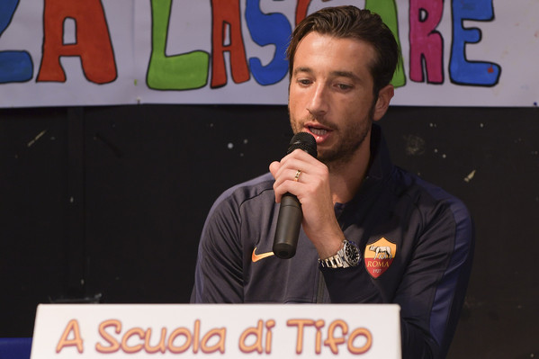 AS Roma, Mirante e Cristante protagonisti di un nuovo appuntamento con ‘A Scuola di Tifo’AS Roma, Mirante e Cristante protagonisti di un nuovo appuntamento con ‘A Scuola di Tifo’