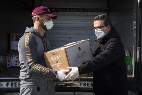 Coronavirus, Roma Cares consegna generi alimentari e presidi sanitari a ospedali, parrocchie e case famiglia