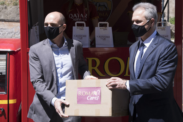AS Roma Cares dona mascherine, guanti e disinfettante per le mani a Roma Capitale