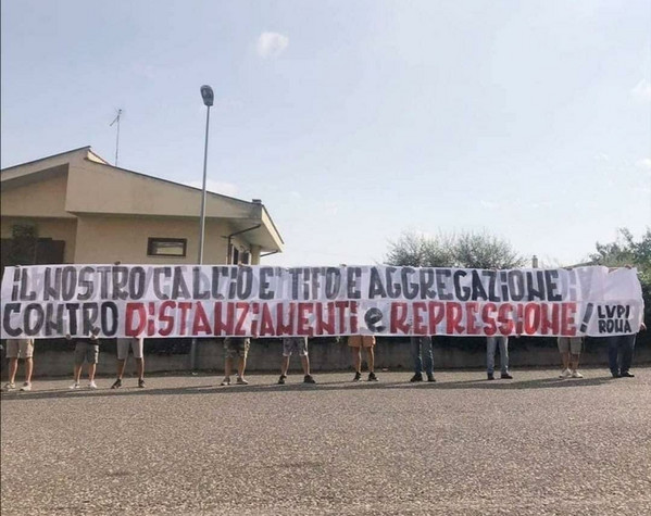 striscione lupi