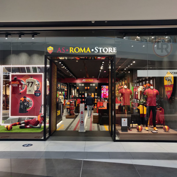 FOTO - Inaugurato un nuovo Roma Store nel centro commerciale 'Maximo' »  LaRoma24
