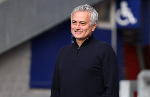 Everton v Tottenham Hotspur - Premier League - Goodison Park Tottenham Hotspur manager Jose Mourinho smiles as he chats