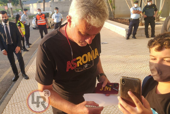 Mourinho autografi Roma Siviglia