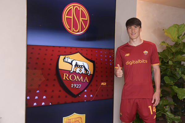 AS Roma Unveils New Signing Eldor Shomurodov