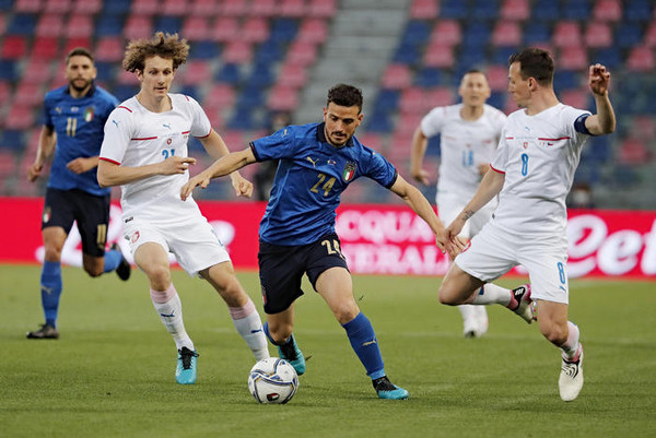 Soccer: Italy - Czech Republic