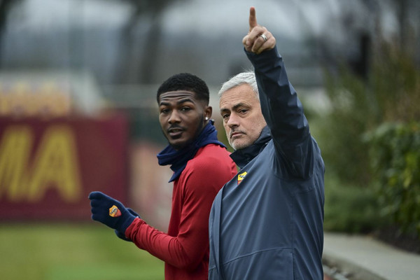 Mourinho Maitland-Niles Trigoria