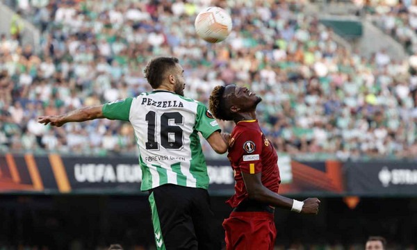 Abraham-con-Pezzella betis roma