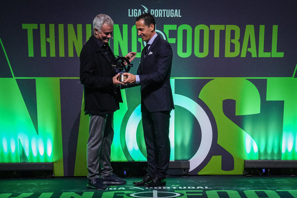 mourinho premio thinking football summit