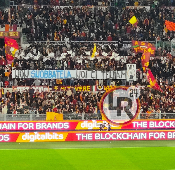 FOTO - Roma-Lazio, striscione ironico dei giallorossi sulla