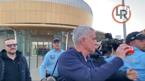 mourinho aeroporto portogallo