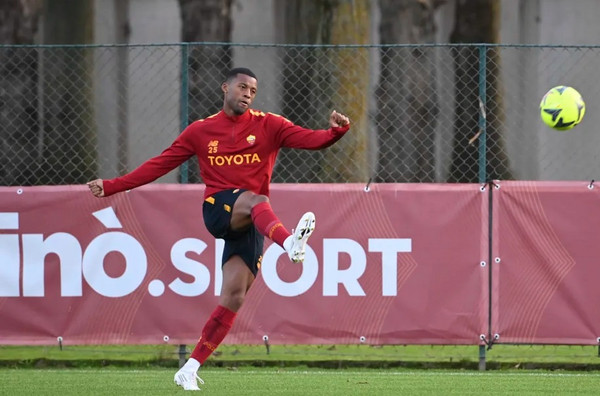 wijnaldum pallone trigoria