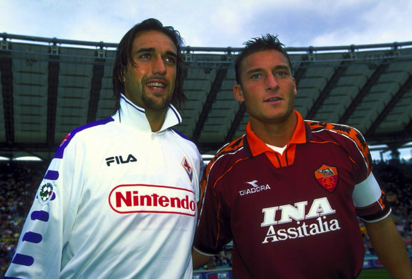 Serie_A_1998-99_-_Roma_vs_Fiorentina_-_Gabriel_Batistuta_e_Francesco_Totti