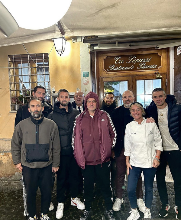 mourinho e staff a cena