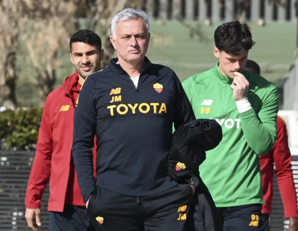 trigoria vigilia lecce roma mourinho