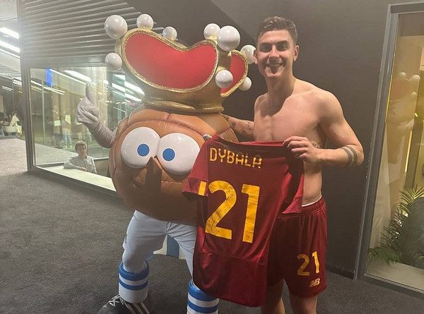 real sociedad-roma dybala mascotte txurdin